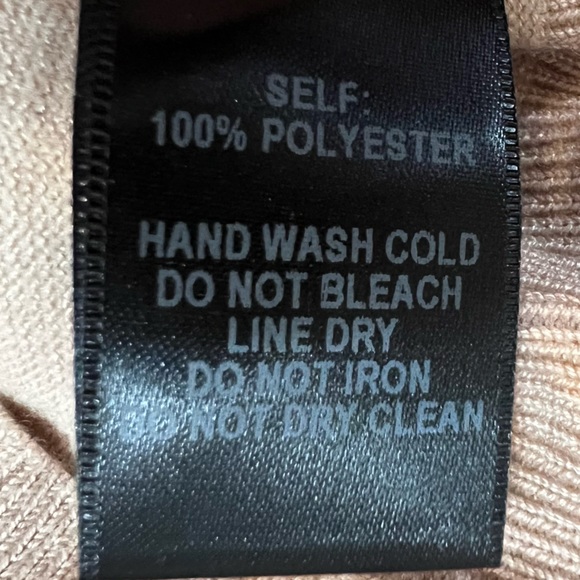 Lulu’s Tan Short Waisted Sweater with Deep V-Back. Size Medium. NWT. - Picture 4 of 6